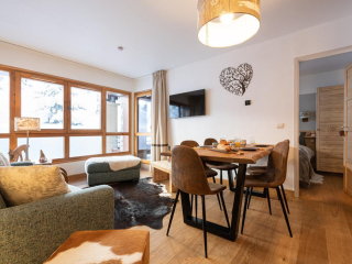 Appartement de charme en résidence 5* skis aux pieds avec piscine, jaccuzi, sauna, et hammam 